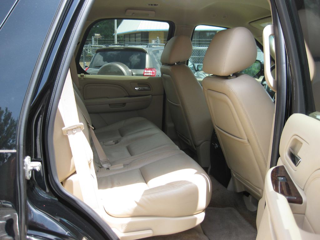 2011 Cadillac Escalade Image 10