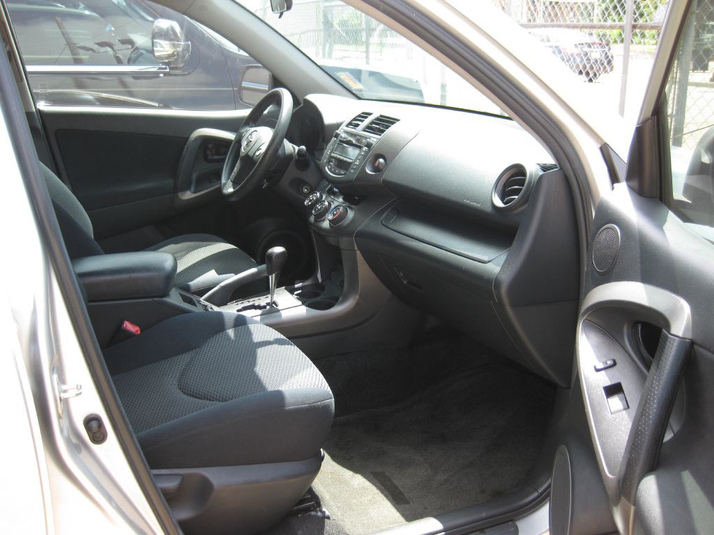 2011 Toyota Rav4 Image 9