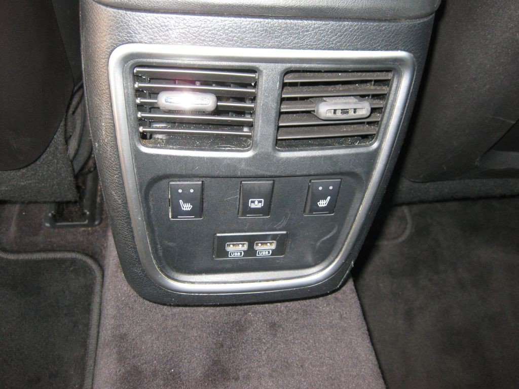 2017 Chrysler 300 Image 11