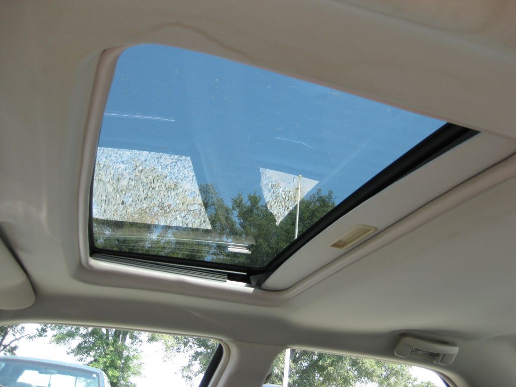2005 Chrysler 300 Image 7