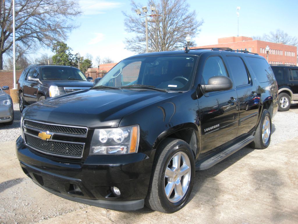 2012 Chevrolet Suburban Image 2