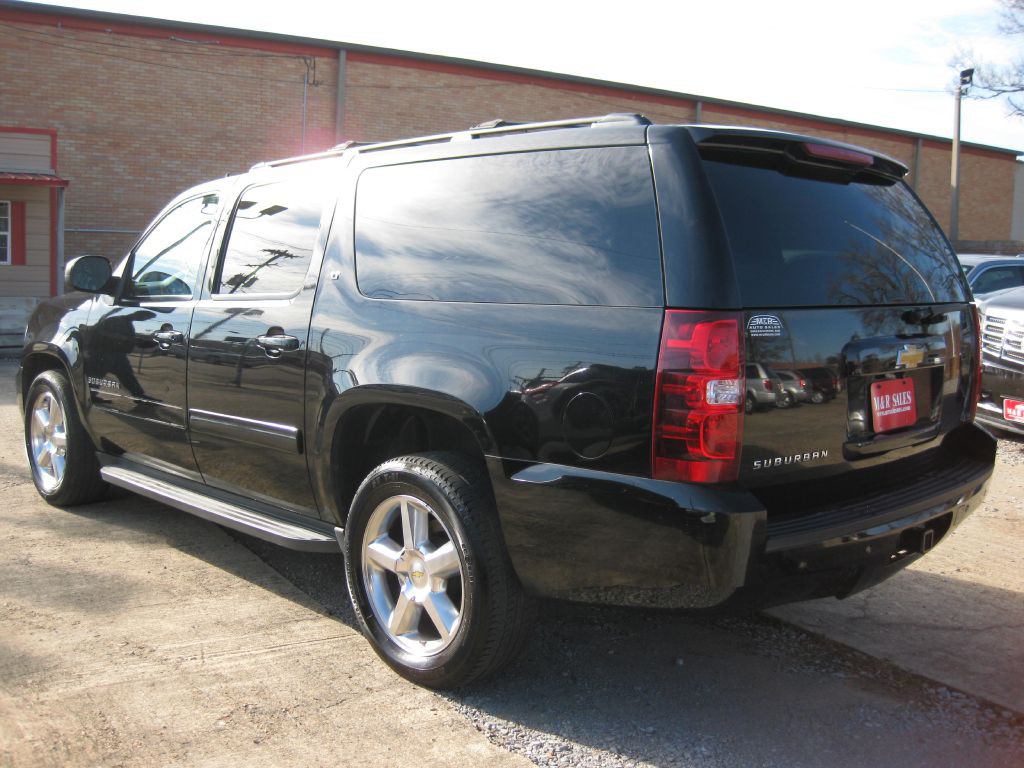 2012 Chevrolet Suburban Image 3