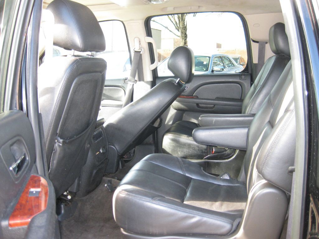2012 Chevrolet Suburban Image 6