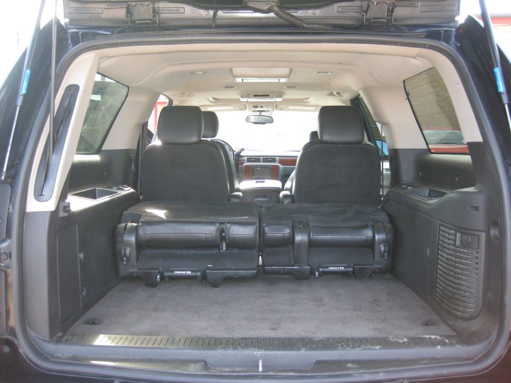 2012 Chevrolet Suburban Image 7