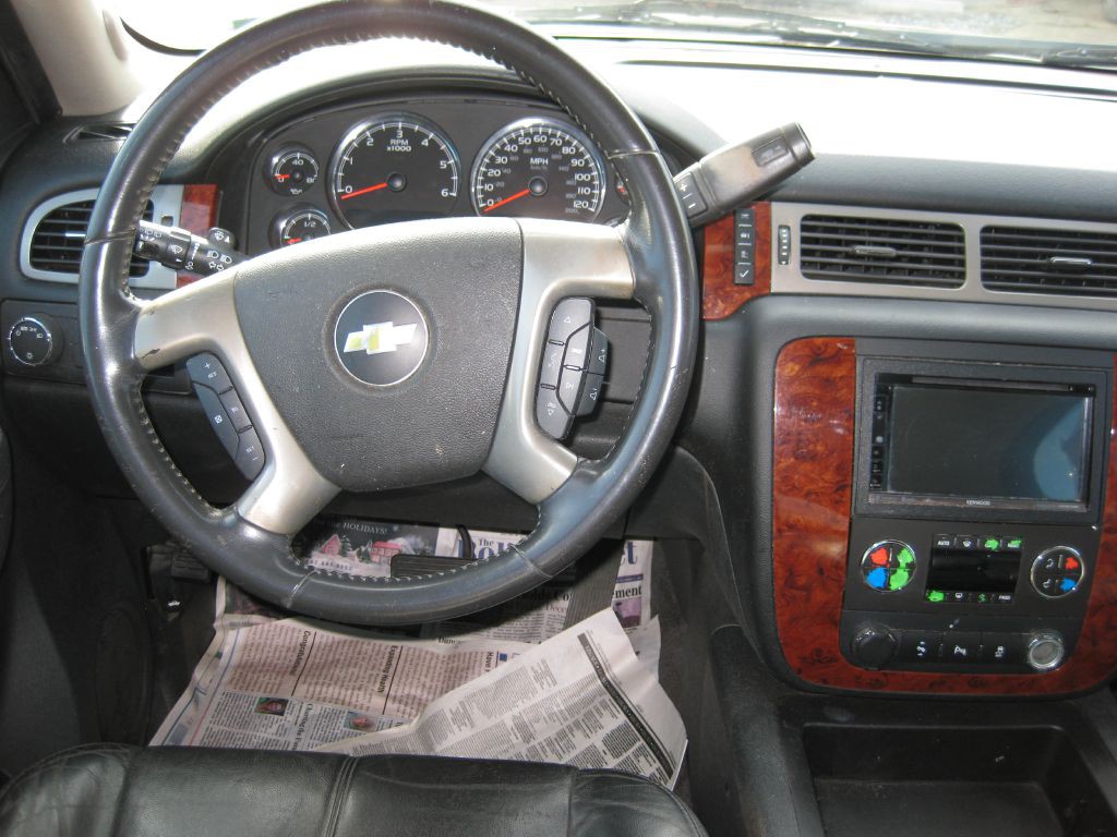2012 Chevrolet Suburban Image 10