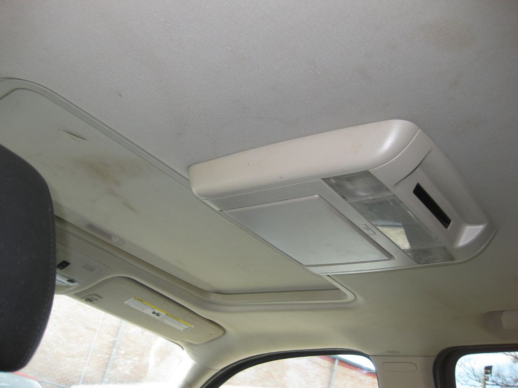 2012 Chevrolet Suburban Image 11