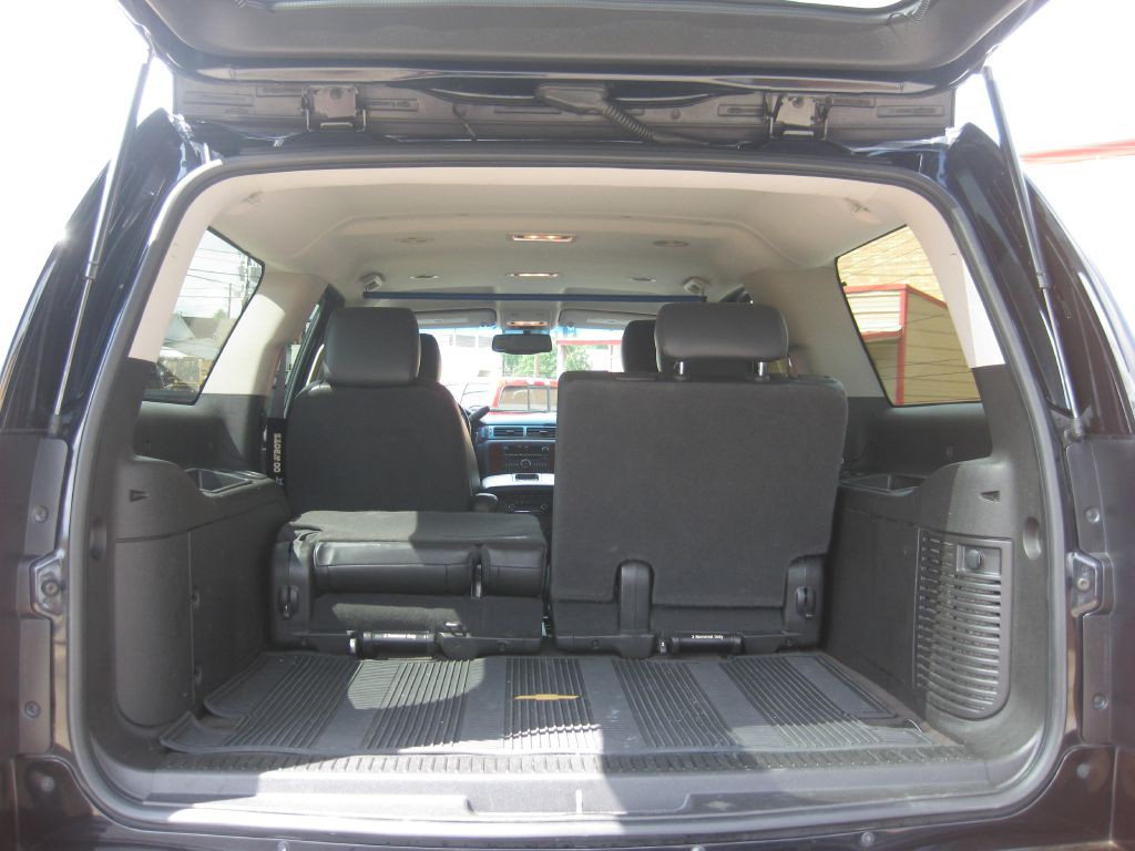 2012 Chevrolet Suburban Image 8