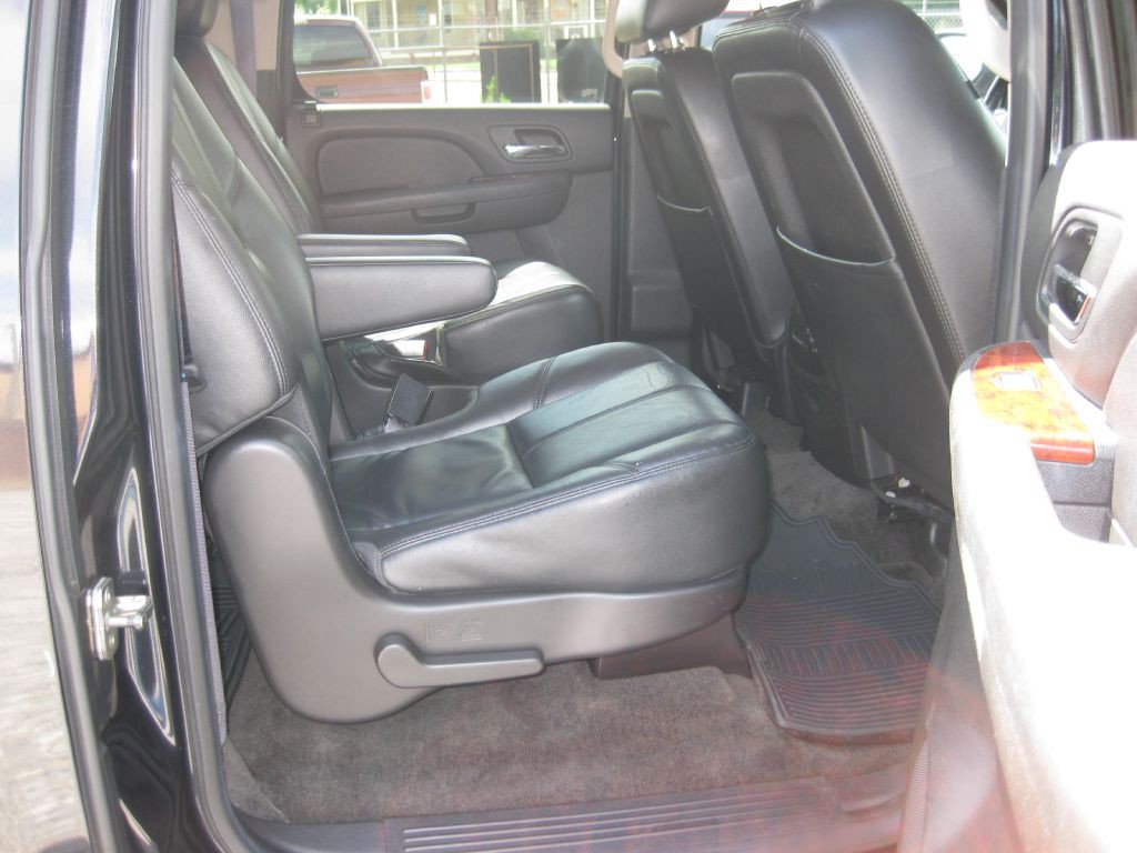 2012 Chevrolet Suburban Image 9