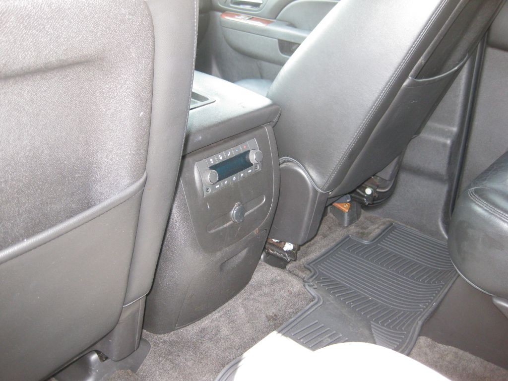 2012 Chevrolet Suburban Image 12
