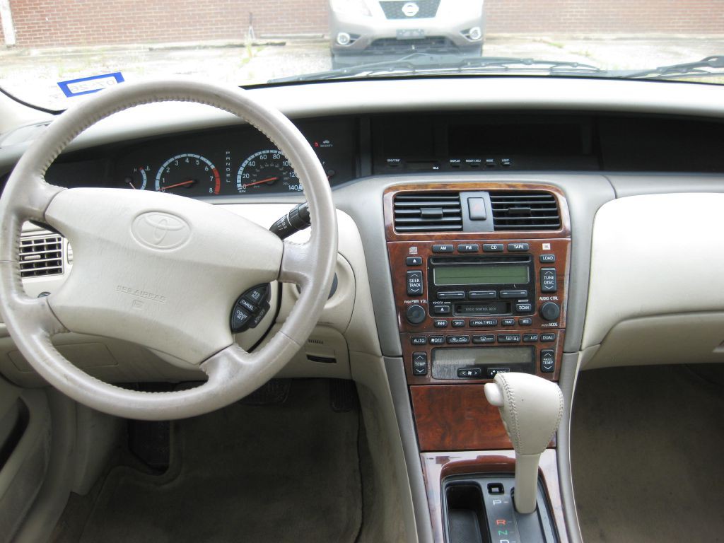 2000 Toyota Avalon Image 10