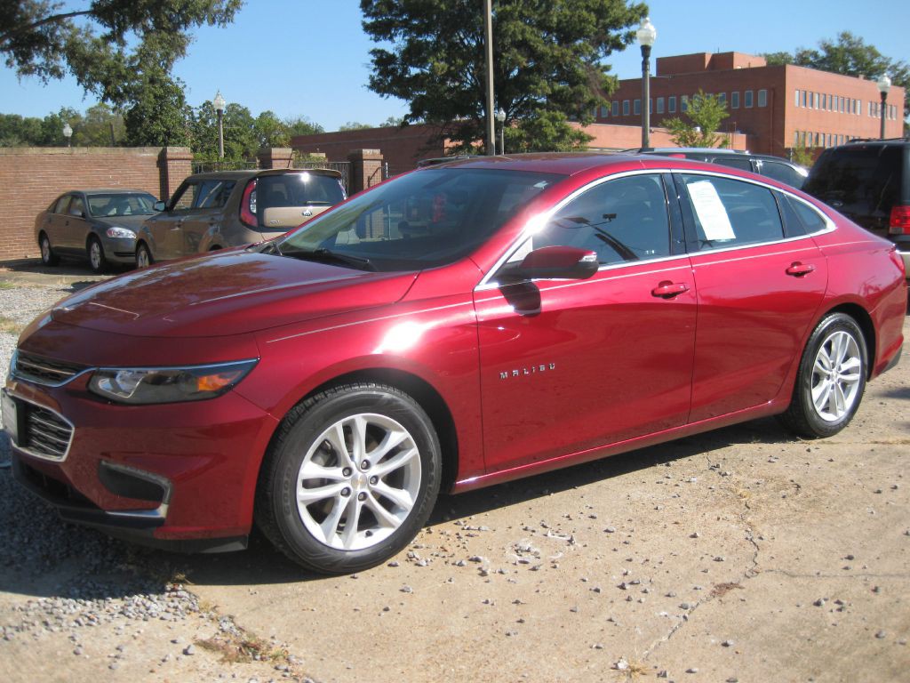 2018 Chevrolet Malibu Image 2
