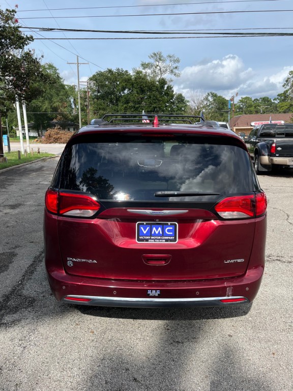 2019 Chrysler Pacifica Image 2