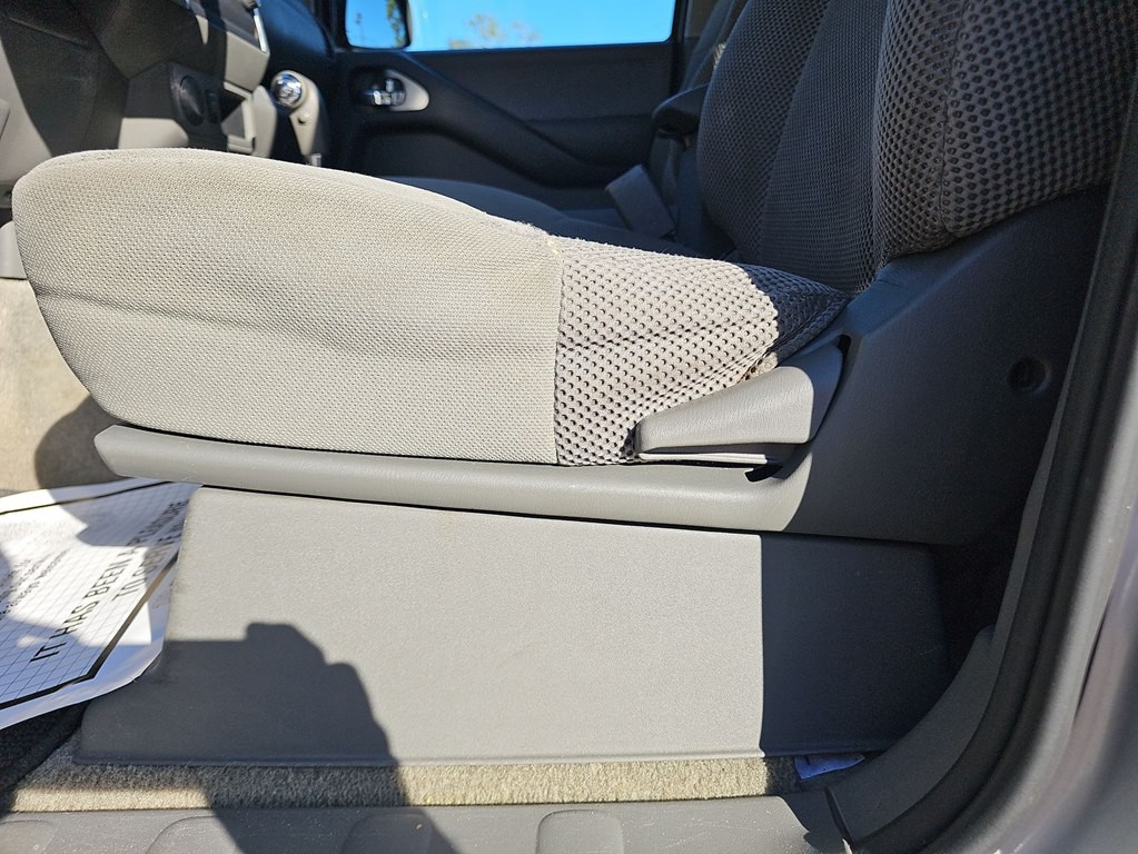 2012 Nissan Frontier Image 23