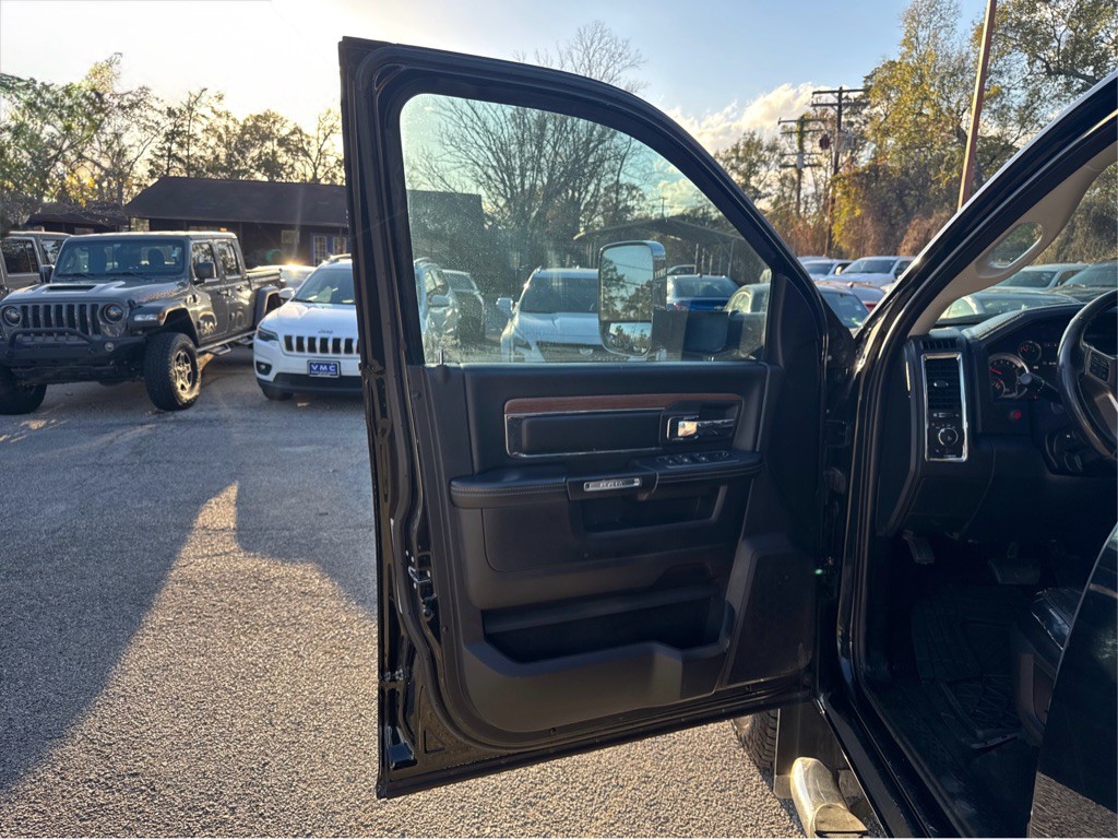 2016 RAM 3500 Image 11
