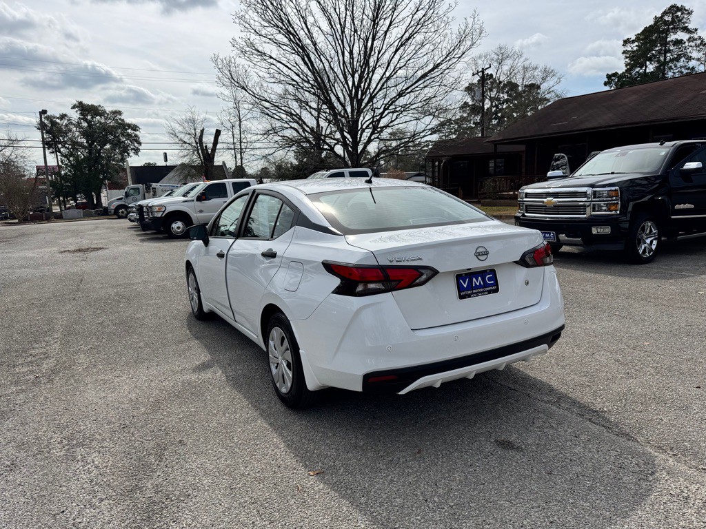 2025 Nissan Versa Image 2