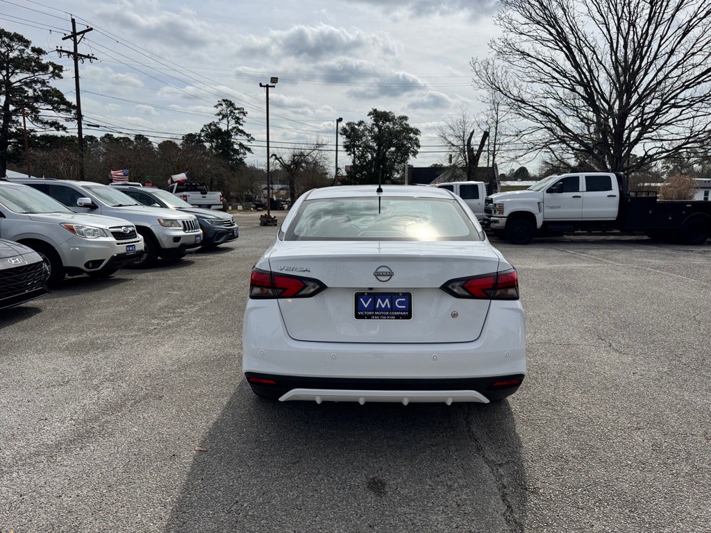 2025 Nissan Versa Image 3