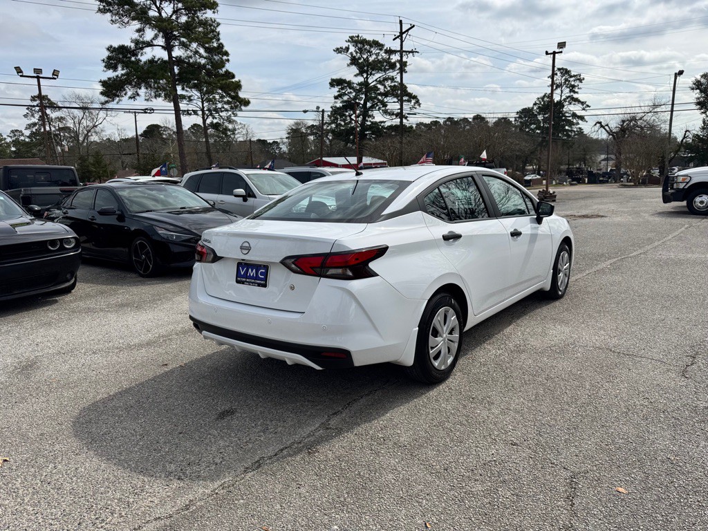 2025 Nissan Versa Image 4