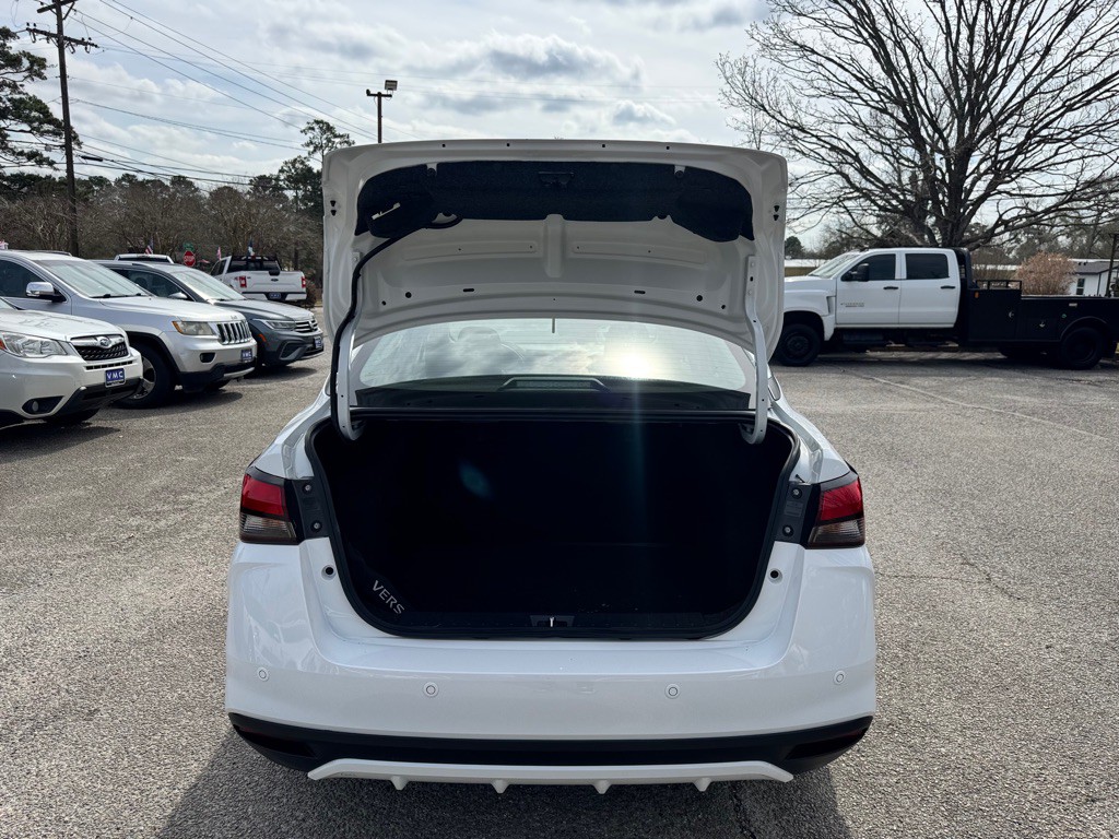 2025 Nissan Versa Image 9