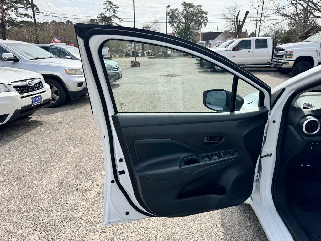 2025 Nissan Versa Image 12