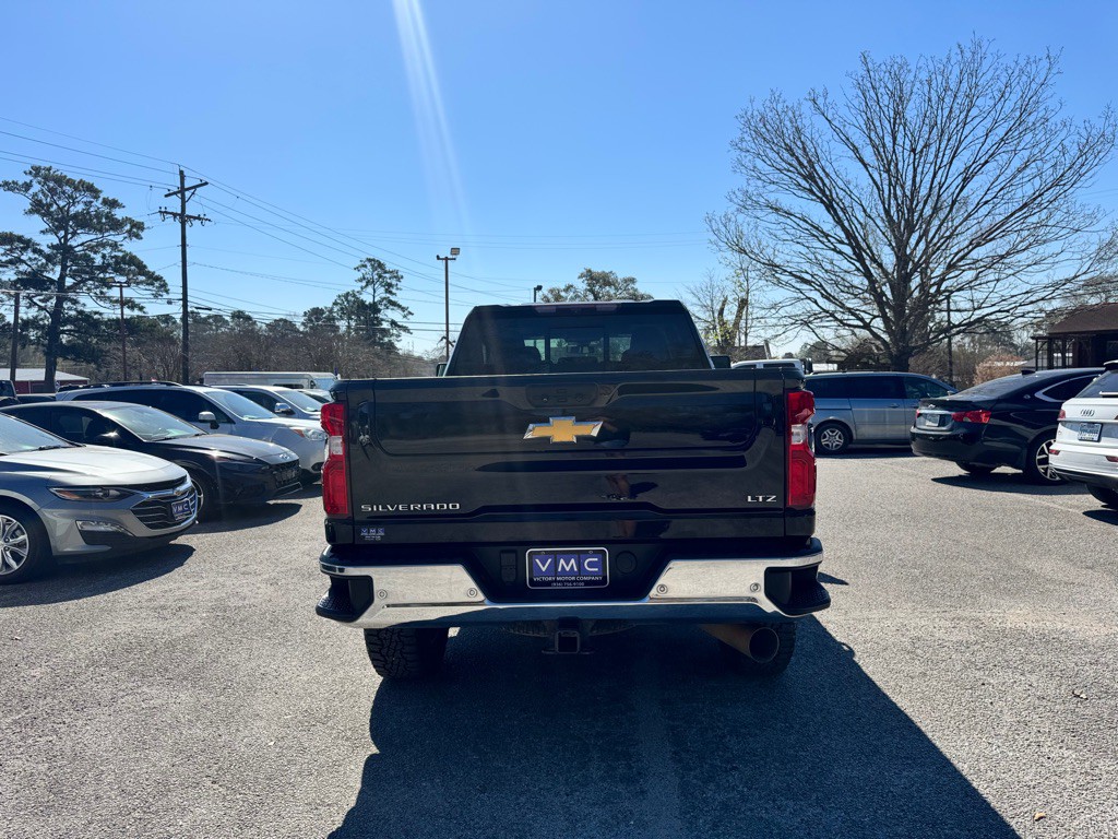2022 Chevrolet Silverado 1500 Image 2
