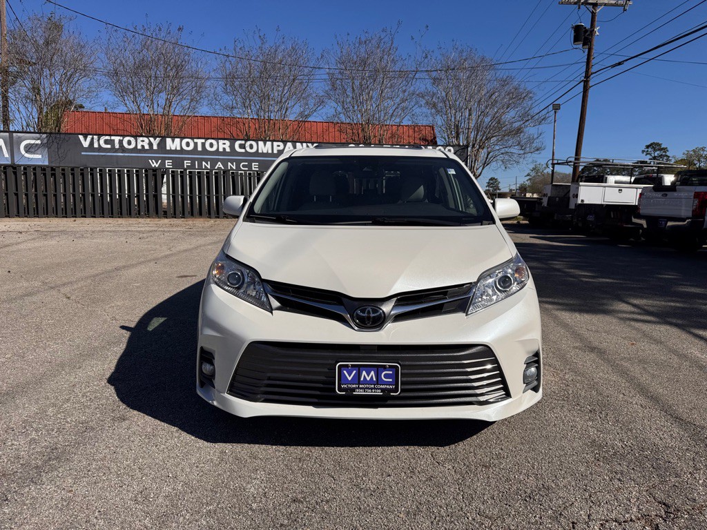 2020 Toyota Sienna Image 3
