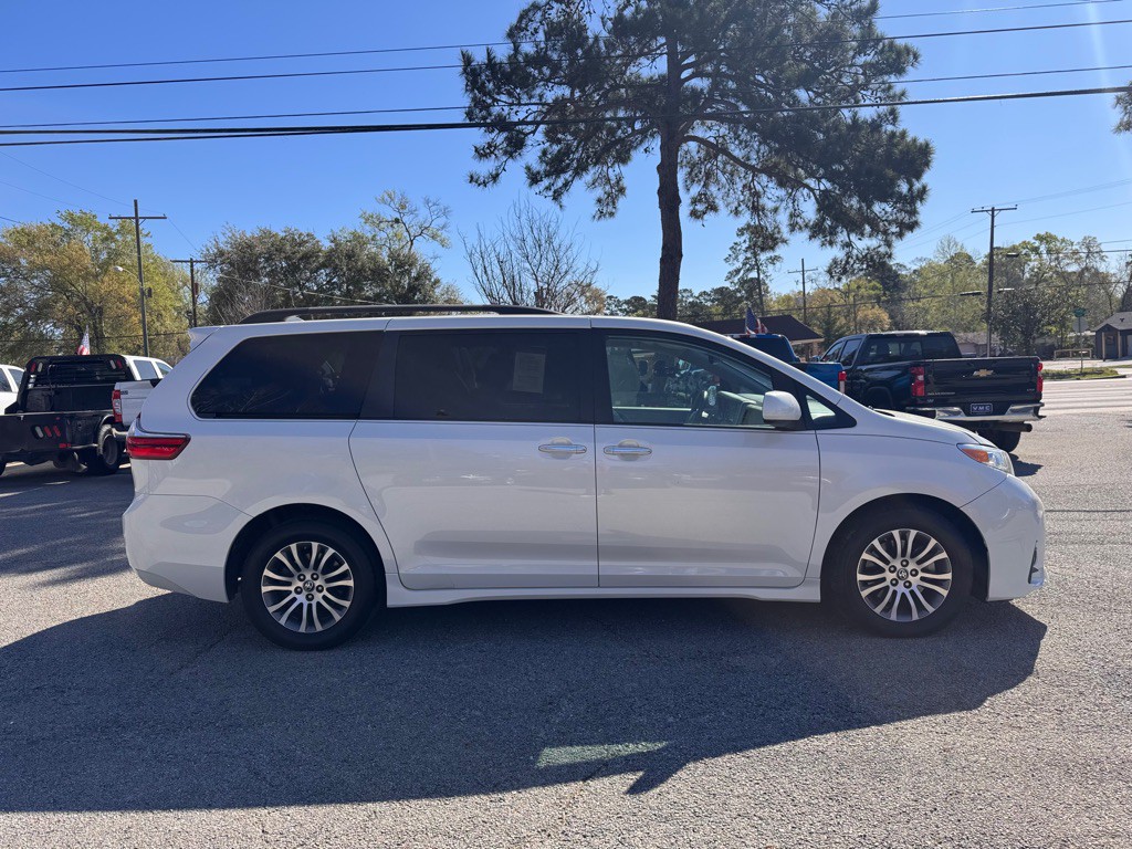 2020 Toyota Sienna Image 5