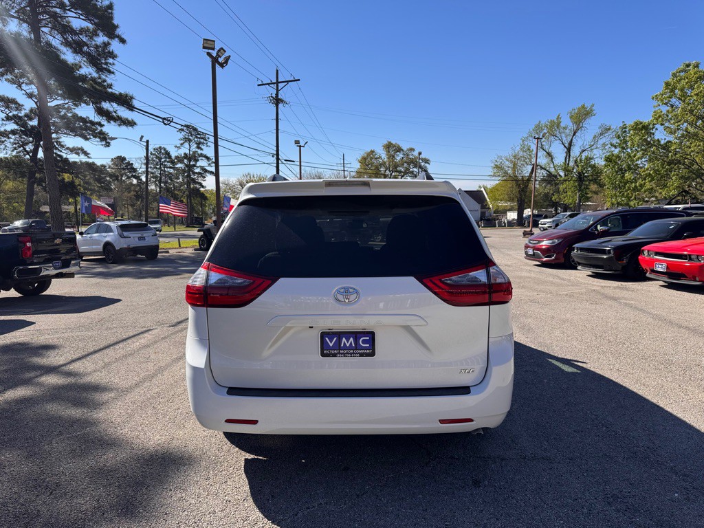 2020 Toyota Sienna Image 7