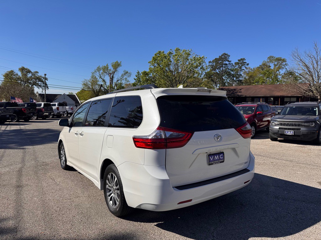 2020 Toyota Sienna Image 8