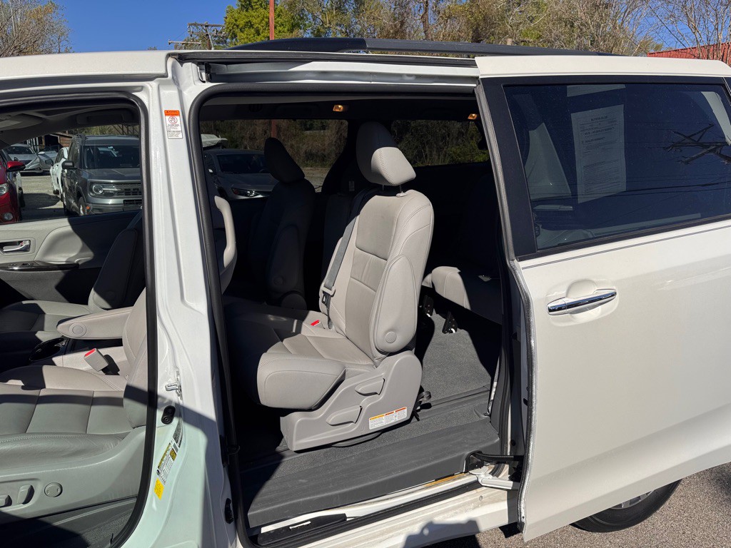2020 Toyota Sienna Image 10