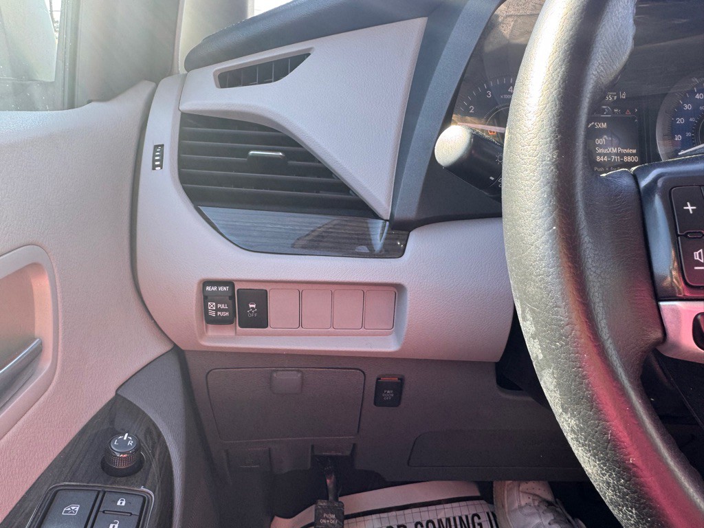 2020 Toyota Sienna Image 12