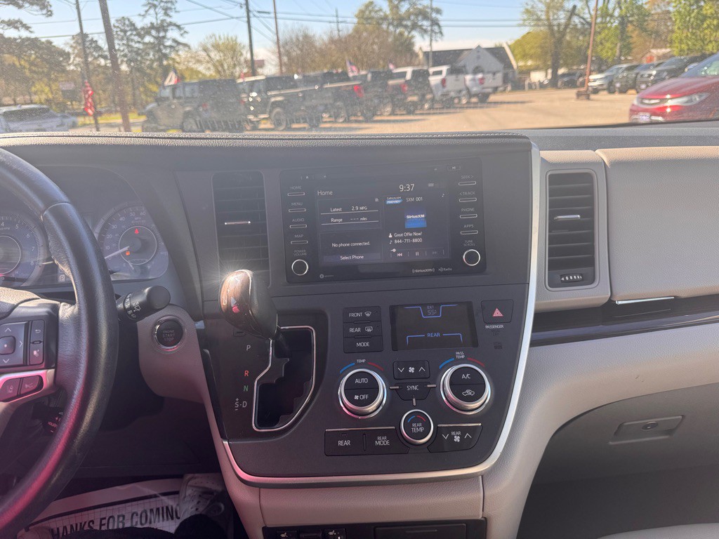 2020 Toyota Sienna Image 17