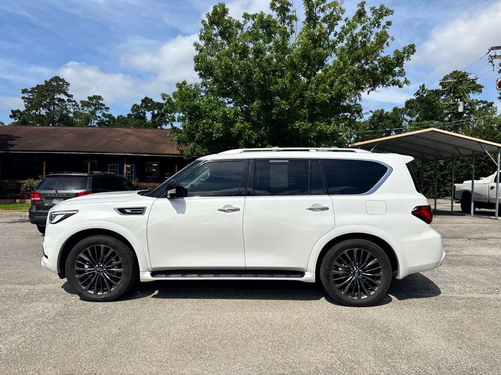 2021 INFINITI QX80 Image 1