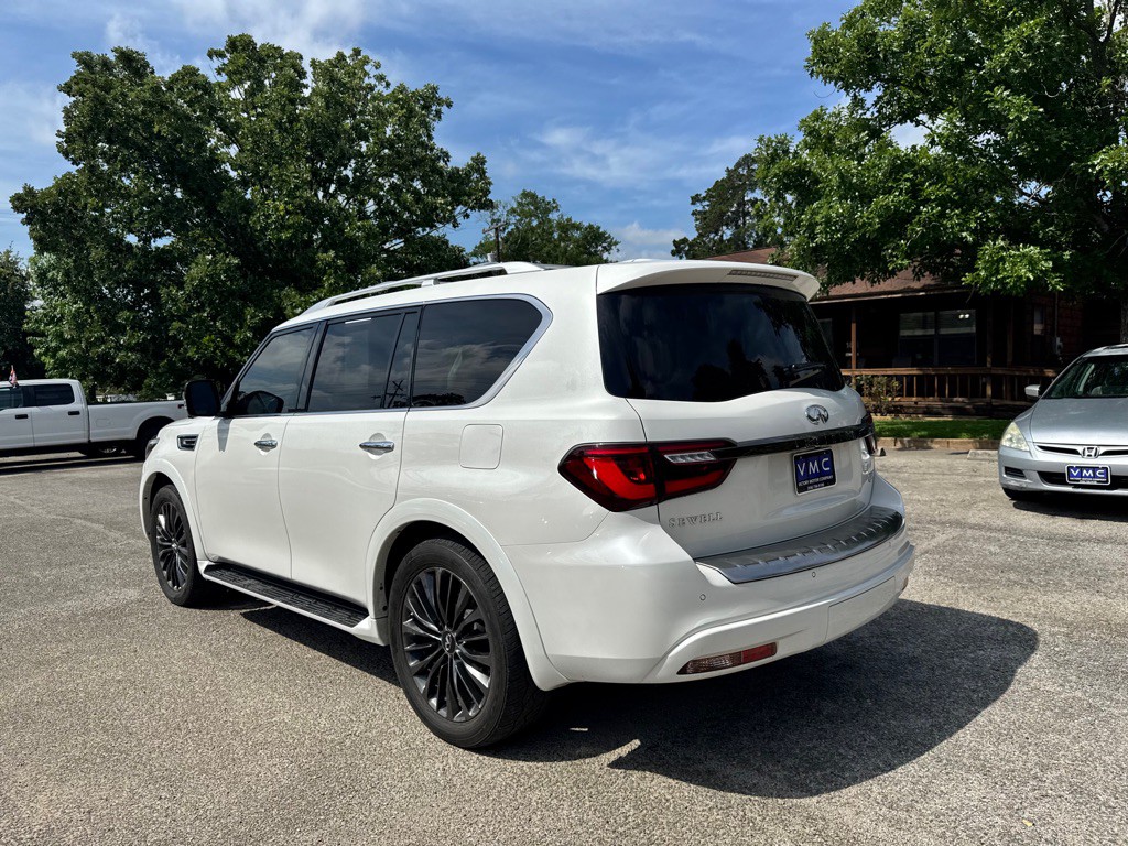 2021 INFINITI QX80 Image 10