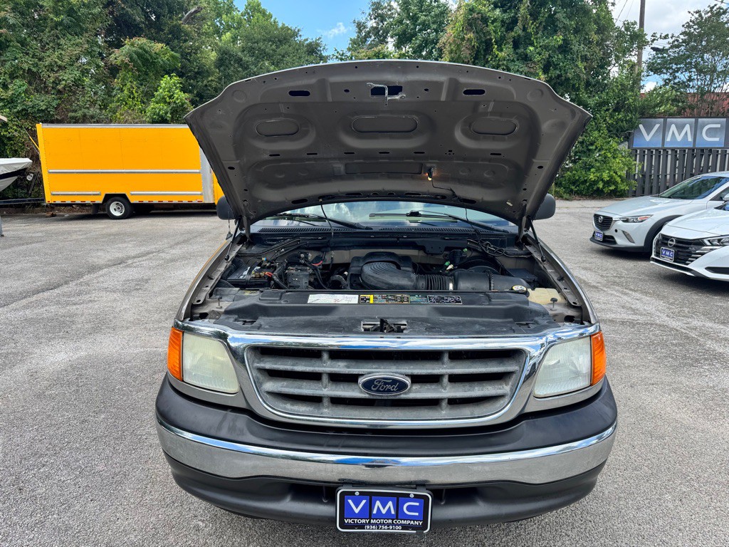 2004 Ford F-150 Image 2