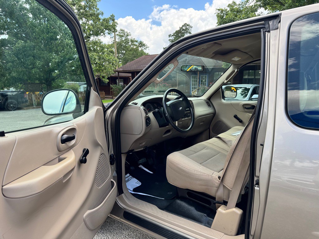 2004 Ford F-150 Image 11