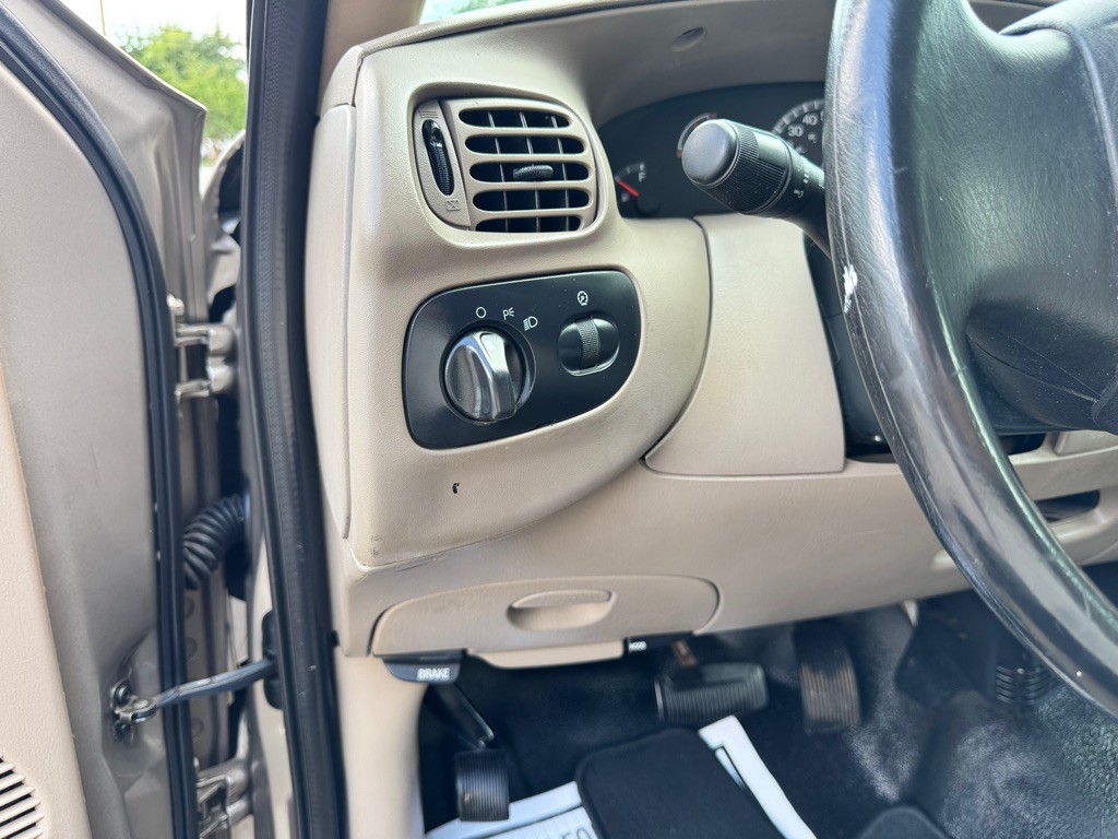 2004 Ford F-150 Image 12