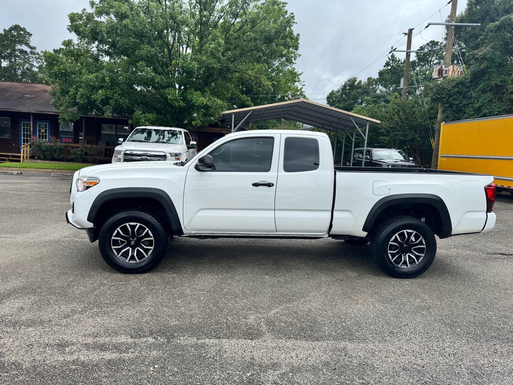 2020 Toyota Tacoma Image 1