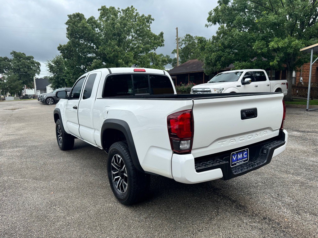 2020 Toyota Tacoma Image 9