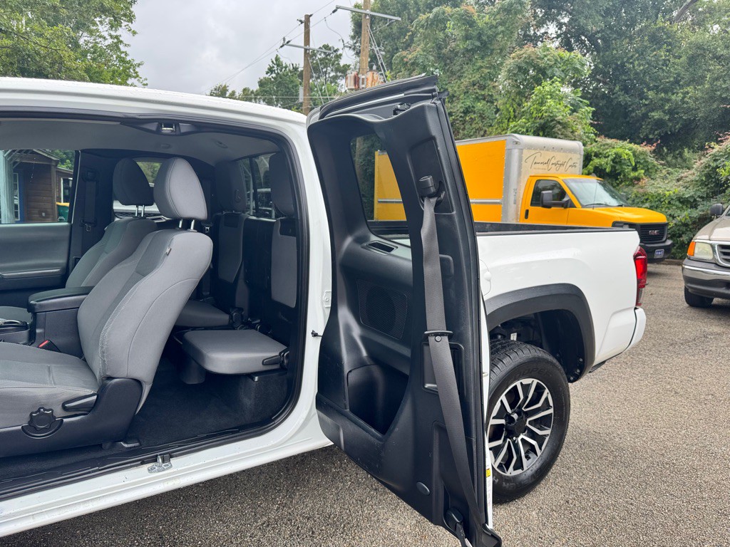 2020 Toyota Tacoma Image 10