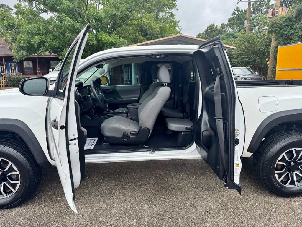 2020 Toyota Tacoma Image 11