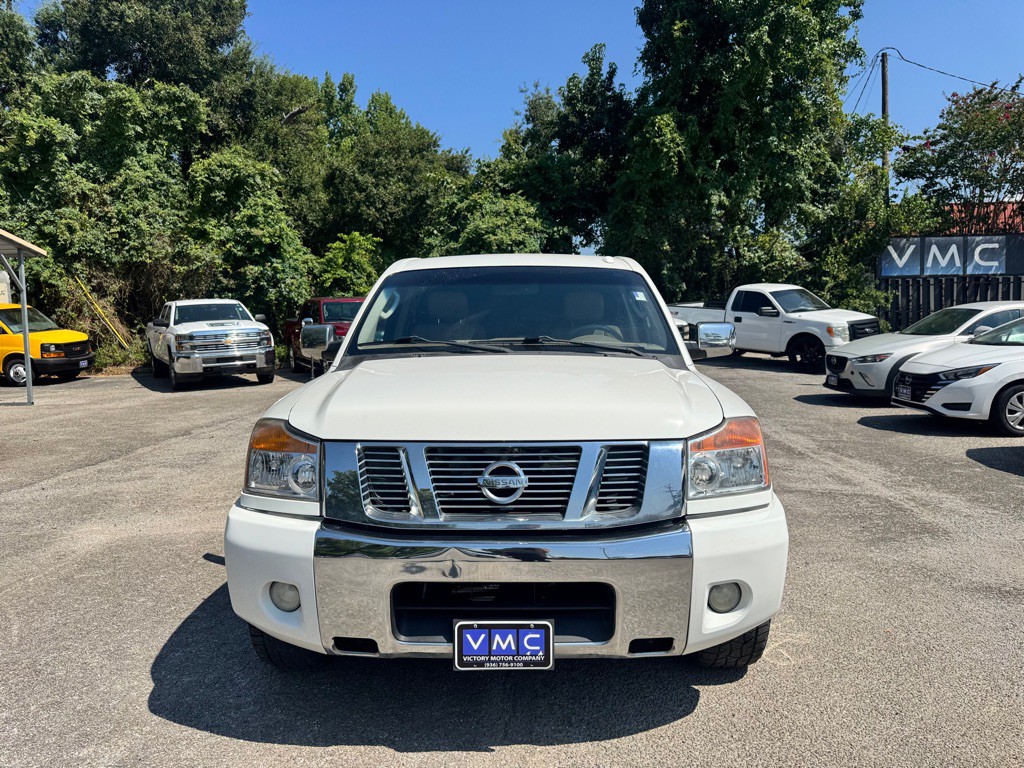 2010 Nissan Titan Image 2