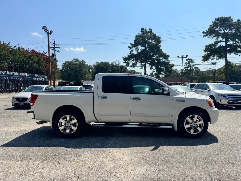2010 Nissan Titan Image 3