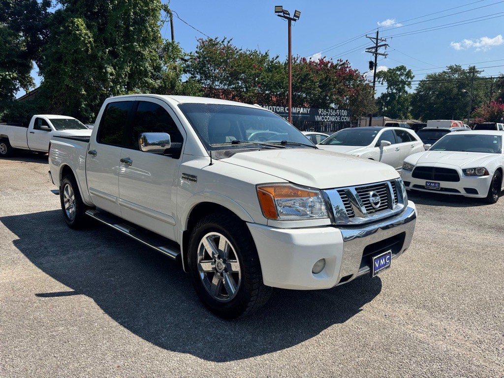 2010 Nissan Titan Image 4