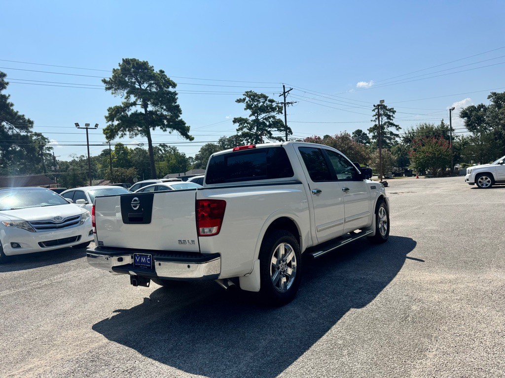 2010 Nissan Titan Image 5