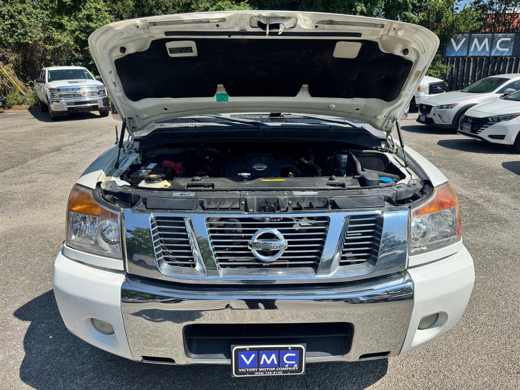 2010 Nissan Titan Image 8