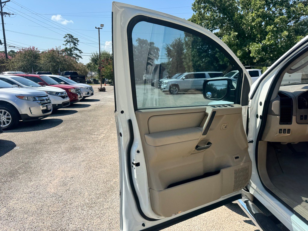 2010 Nissan Titan Image 12
