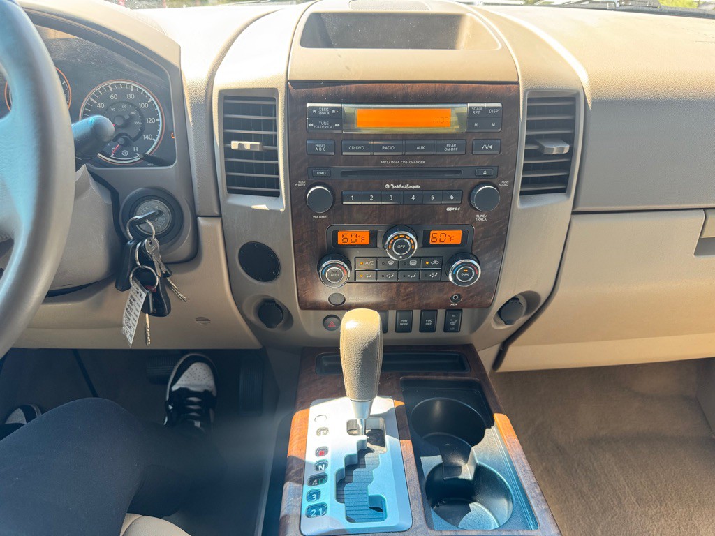 2010 Nissan Titan Image 15