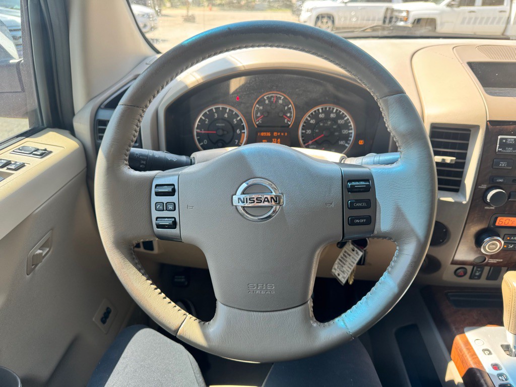 2010 Nissan Titan Image 16