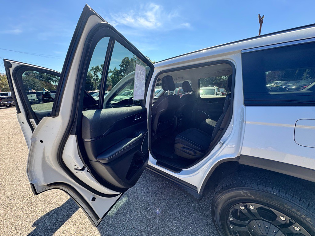 2022 Jeep Grand Cherokee Image 10