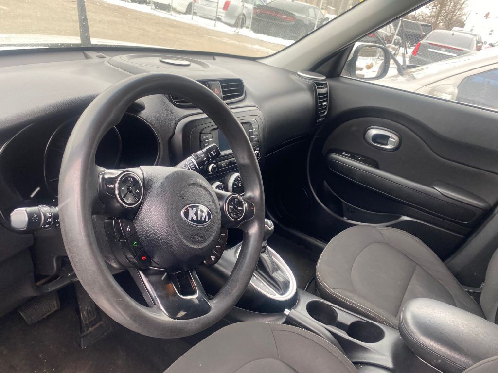 2015 Kia Soul Image 2